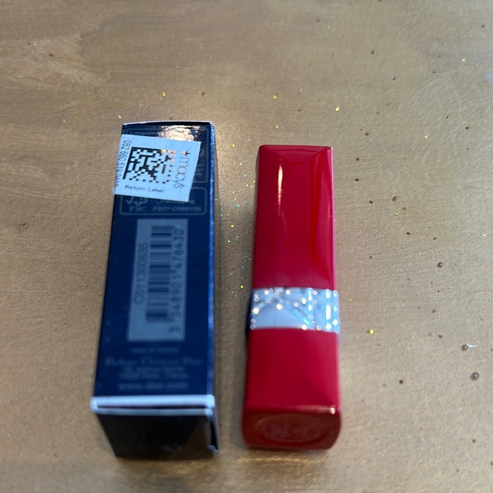 Dior Red Lipstick Vibrant Color Long-lasting Wear - Picture 5 of 5